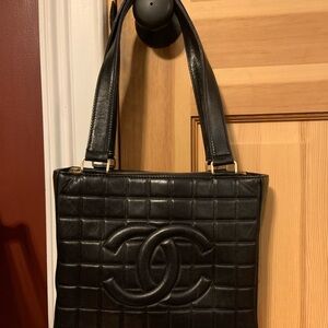 Chanel vintage black lambskin chocolate bar small tote